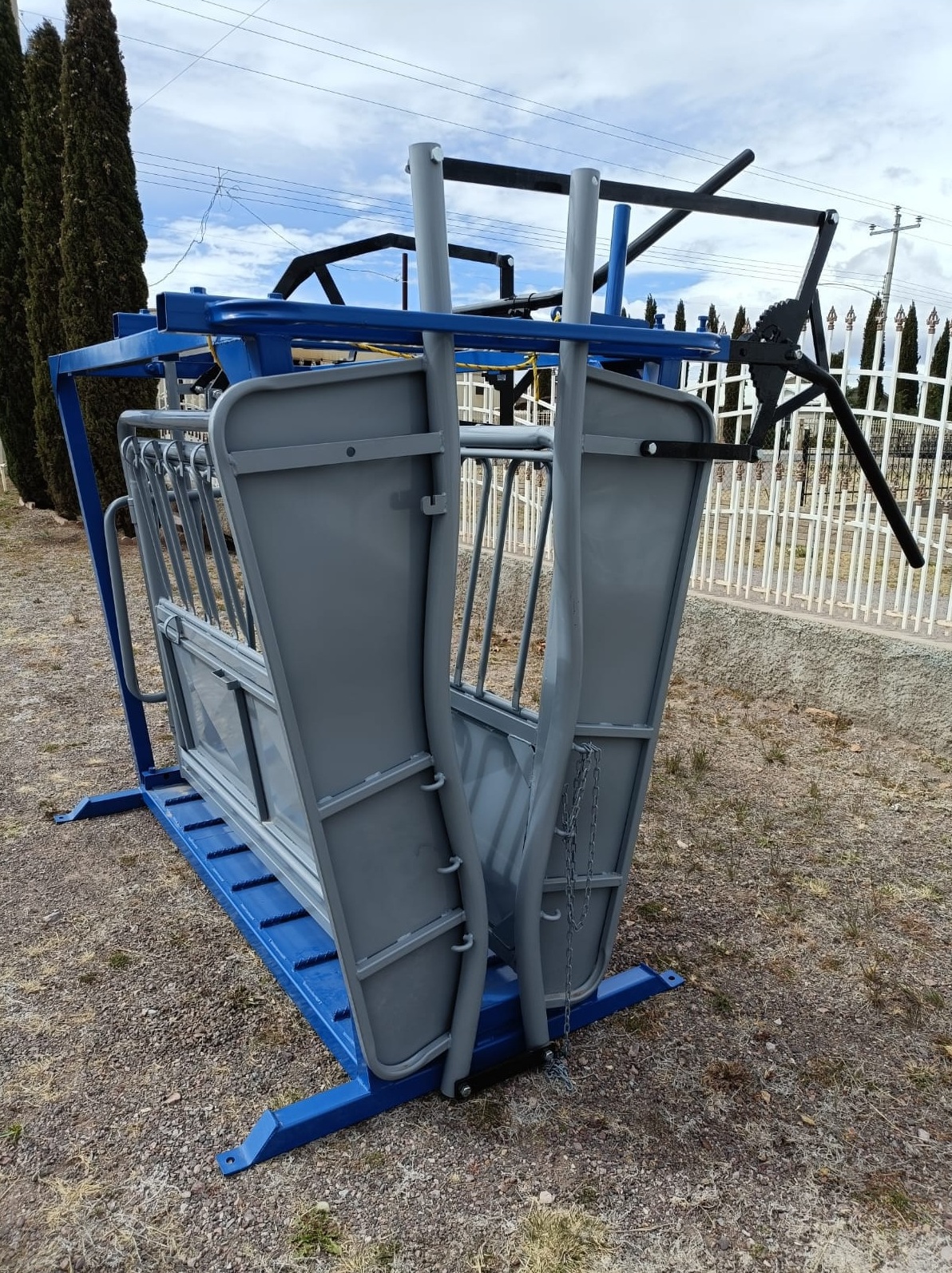 Economic Manual Chute thumbnail 2