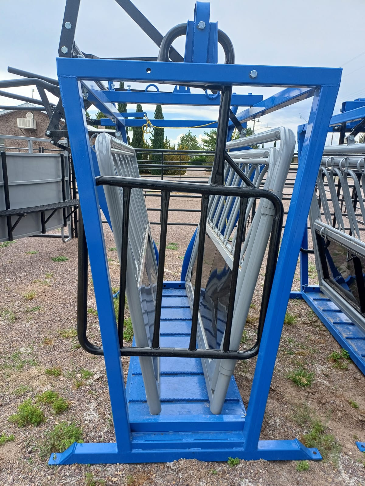 Economic Manual Chute thumbnail 4